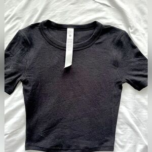 Lululemon hold tight cropped T-shirt in black size 0